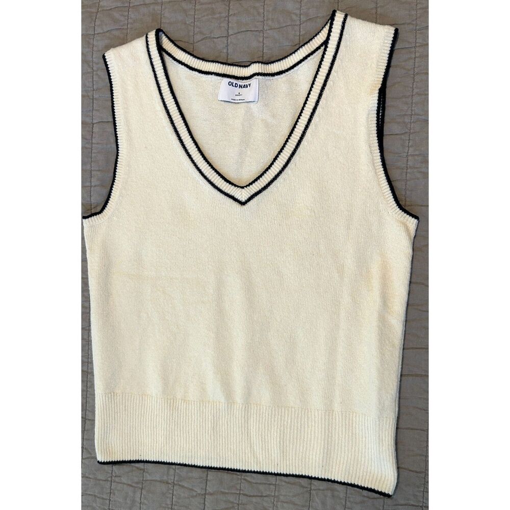Old Navy Women's SoSoft V-Neck Layering Vest in Creme De La Creme Size Small